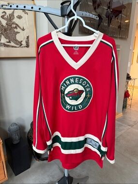 NHL Minnesota Wild Men's Jersey - red and green team logo - size L